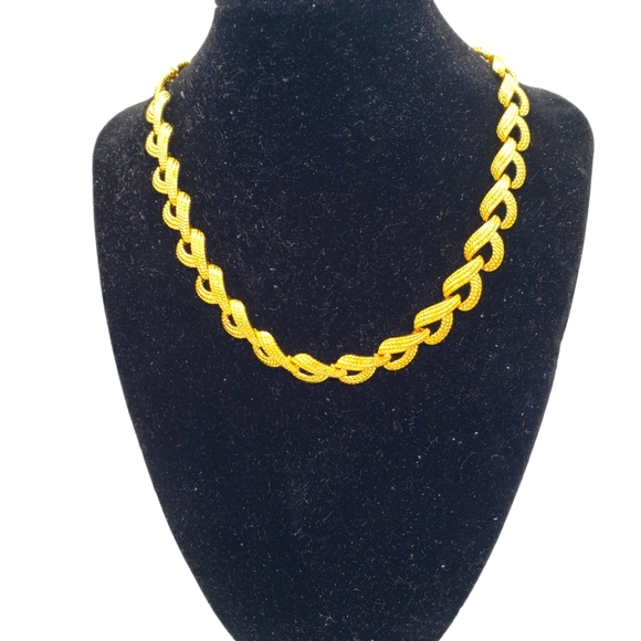 Vintage Napier Signed Gold Tone Chunky Textured Link Necklace - Picture 2 of 12
